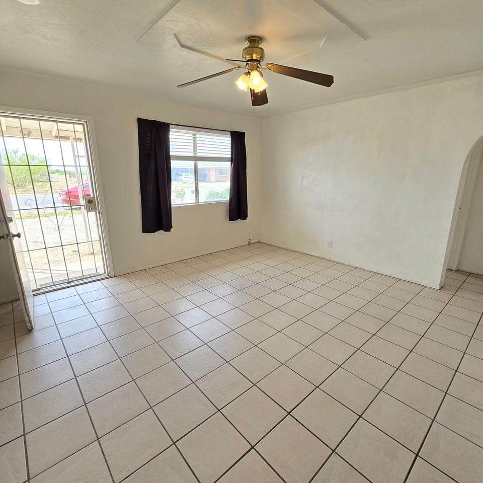 701 W Soto St - Photo 2 of 16