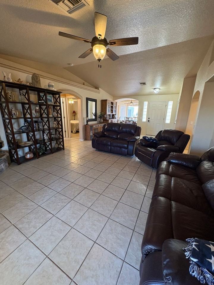 1791 Rainbow Ave S - Photo 4 of 29