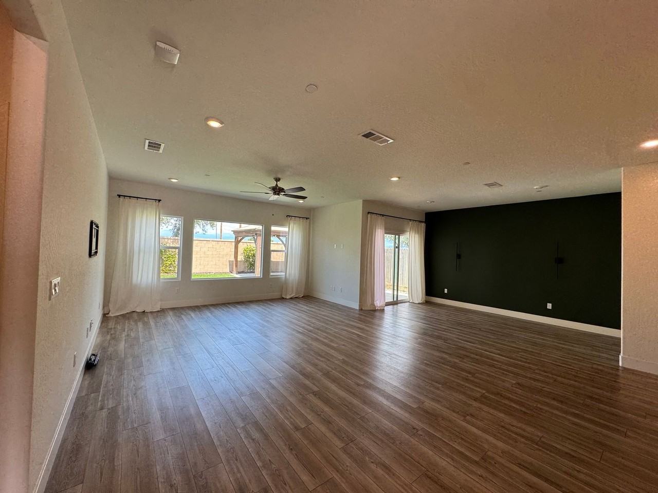 601 Wishon Ave W - Photo 3 of 26