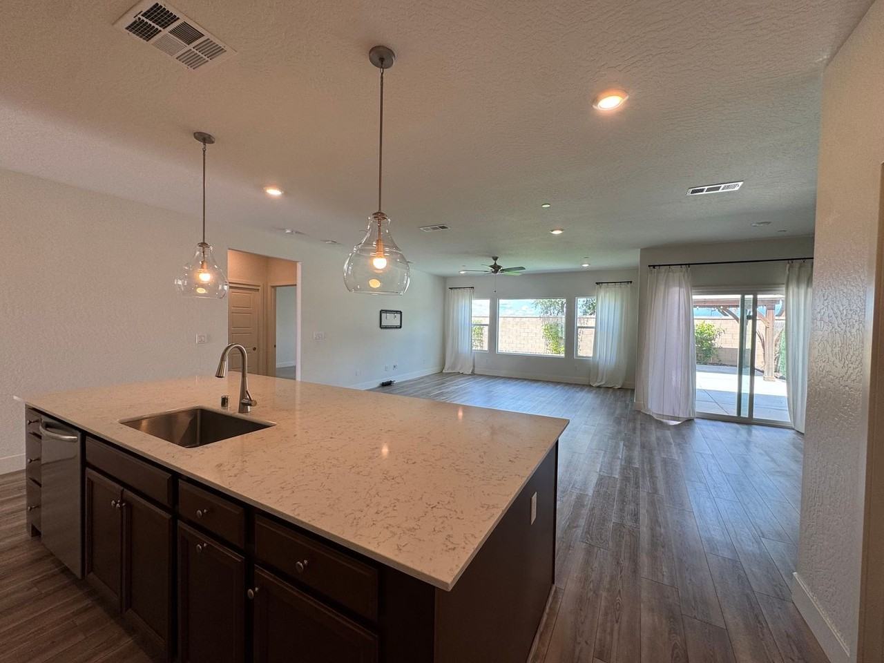 601 Wishon Ave W - Photo 7 of 26