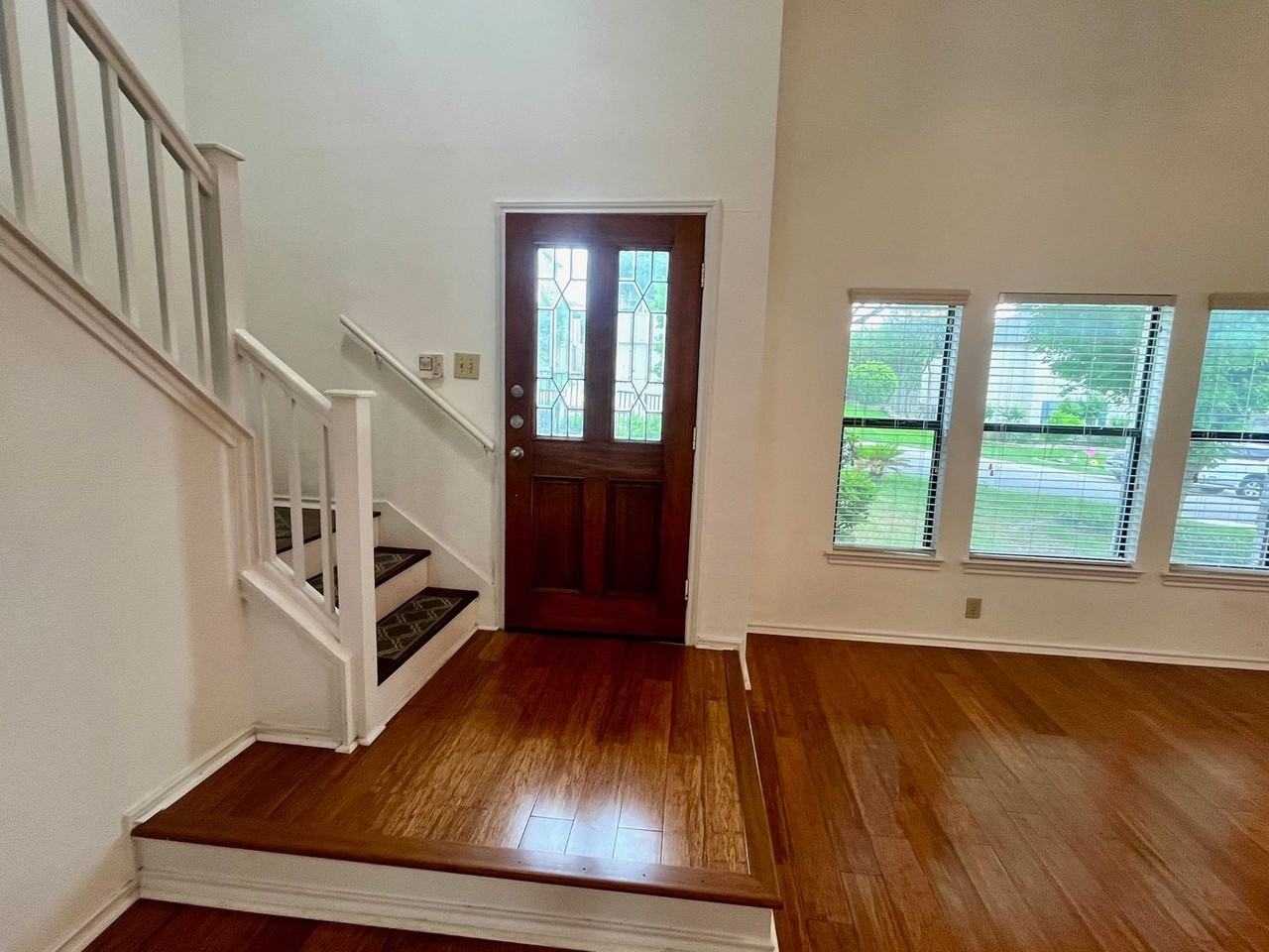 7734 Oakhill Park Dr - Photo 3 of 33