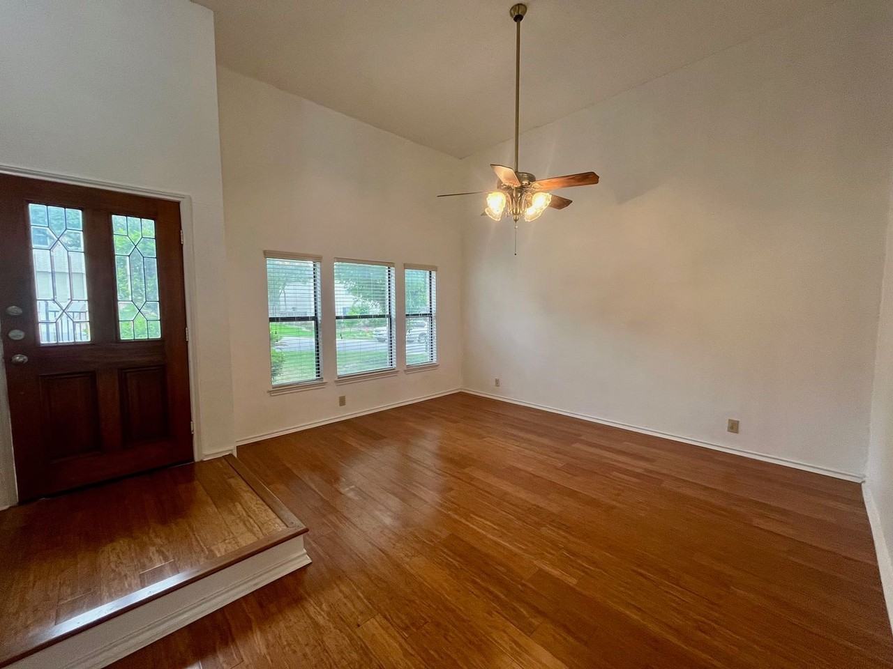 7734 Oakhill Park Dr - Photo 6 of 33