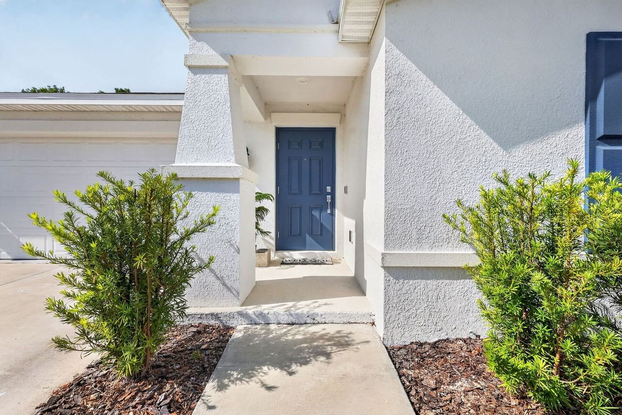 33670 Sky Blossom Cir - Photo 2 of 25