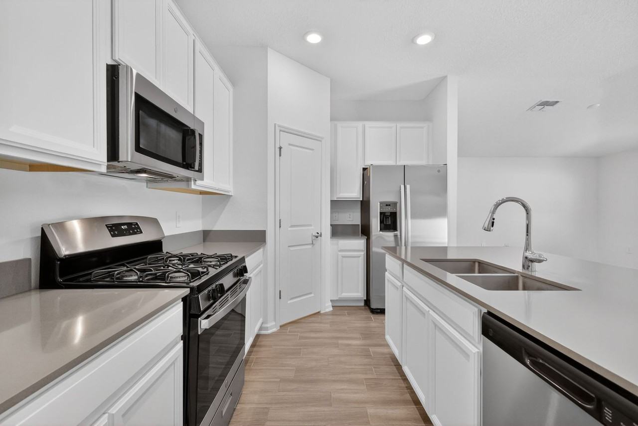 33670 Sky Blossom Cir - Photo 6 of 25