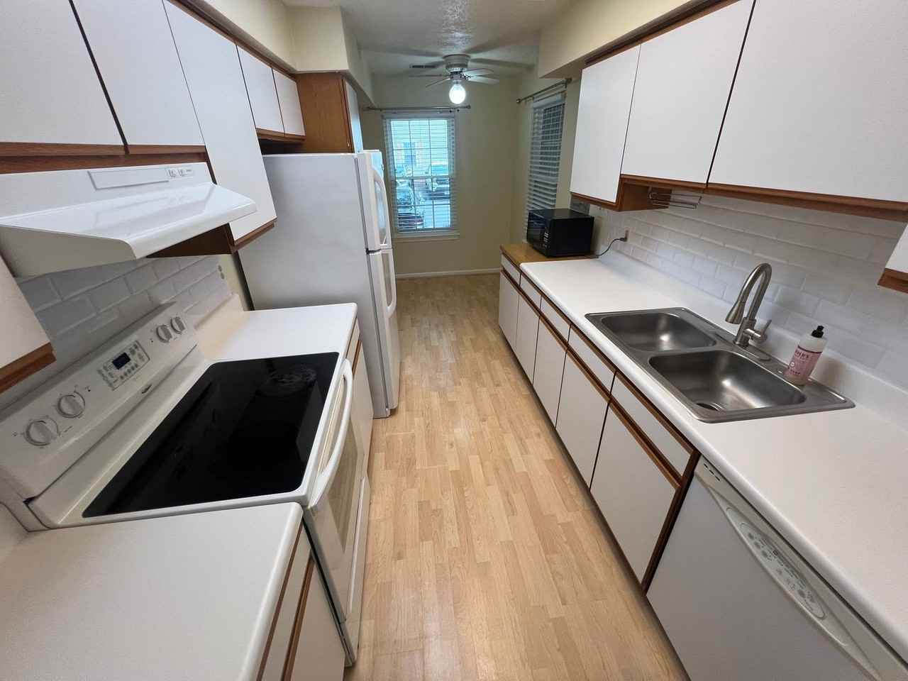 833 Gas Light Ln - Photo 2 of 28