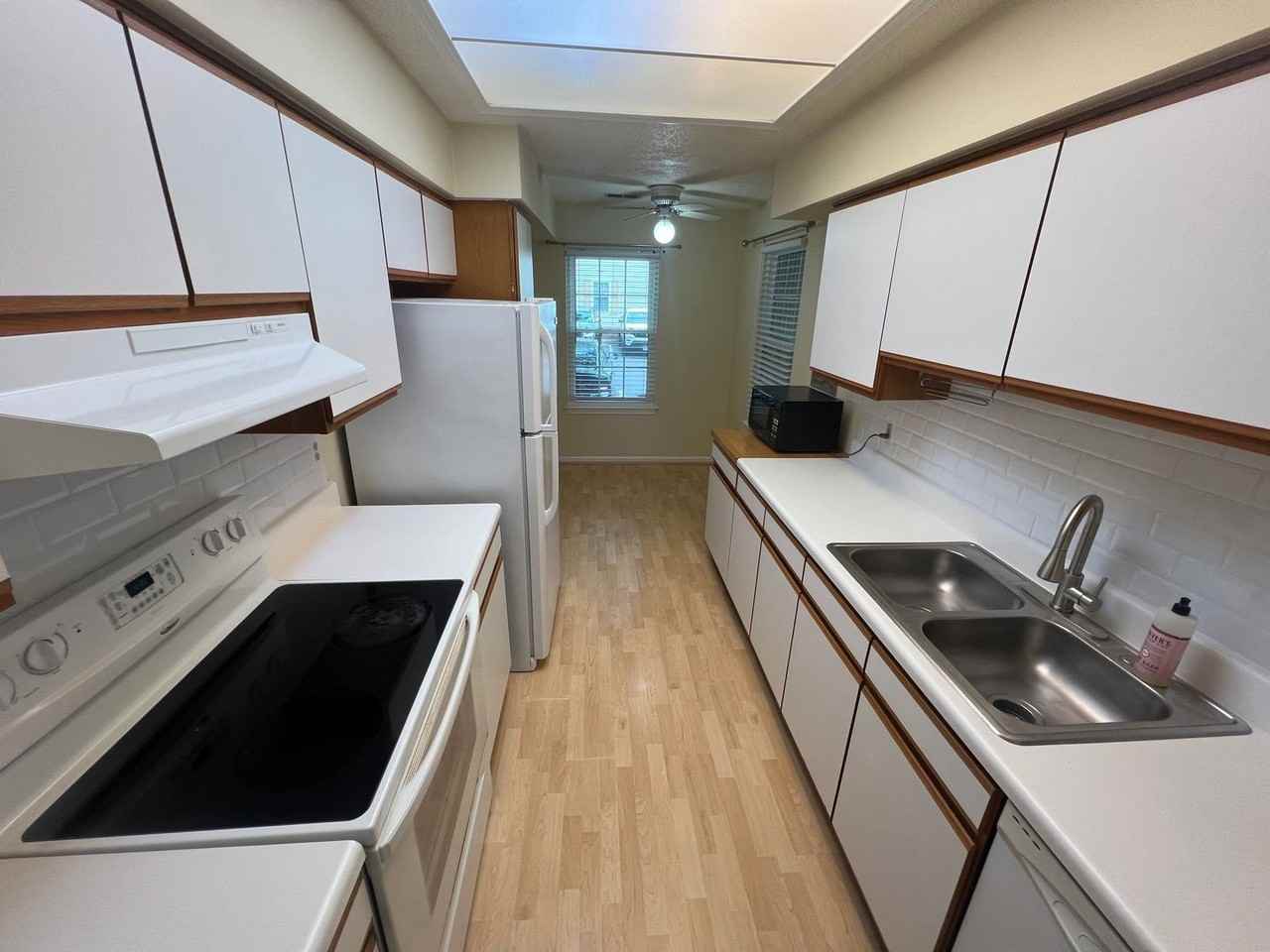 833 Gas Light Ln - Photo 3 of 28
