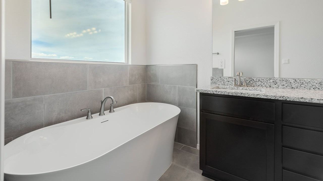 1905 Pena Ave Se - Photo 3 of 9