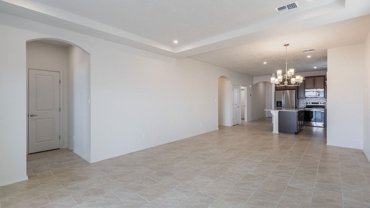 1913 Pena Ave Se - Photo 3 of 9