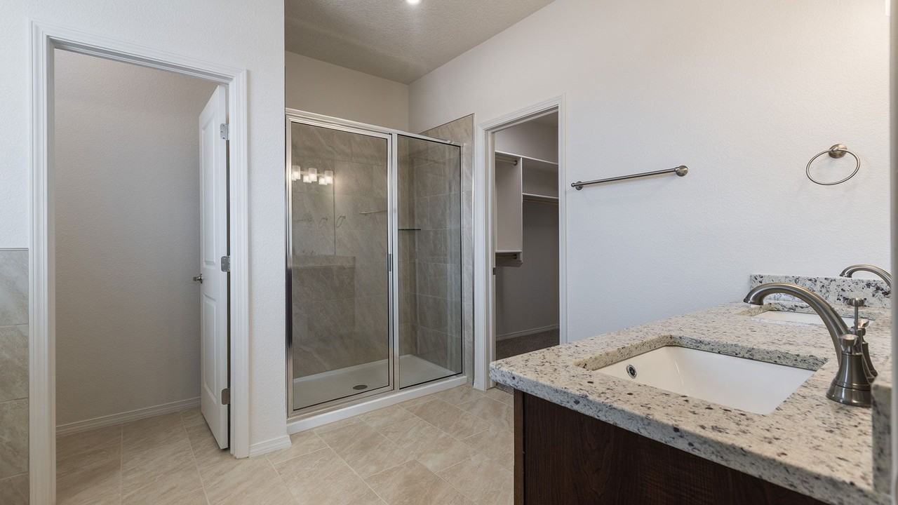 1913 Pena Ave Se - Photo 7 of 9