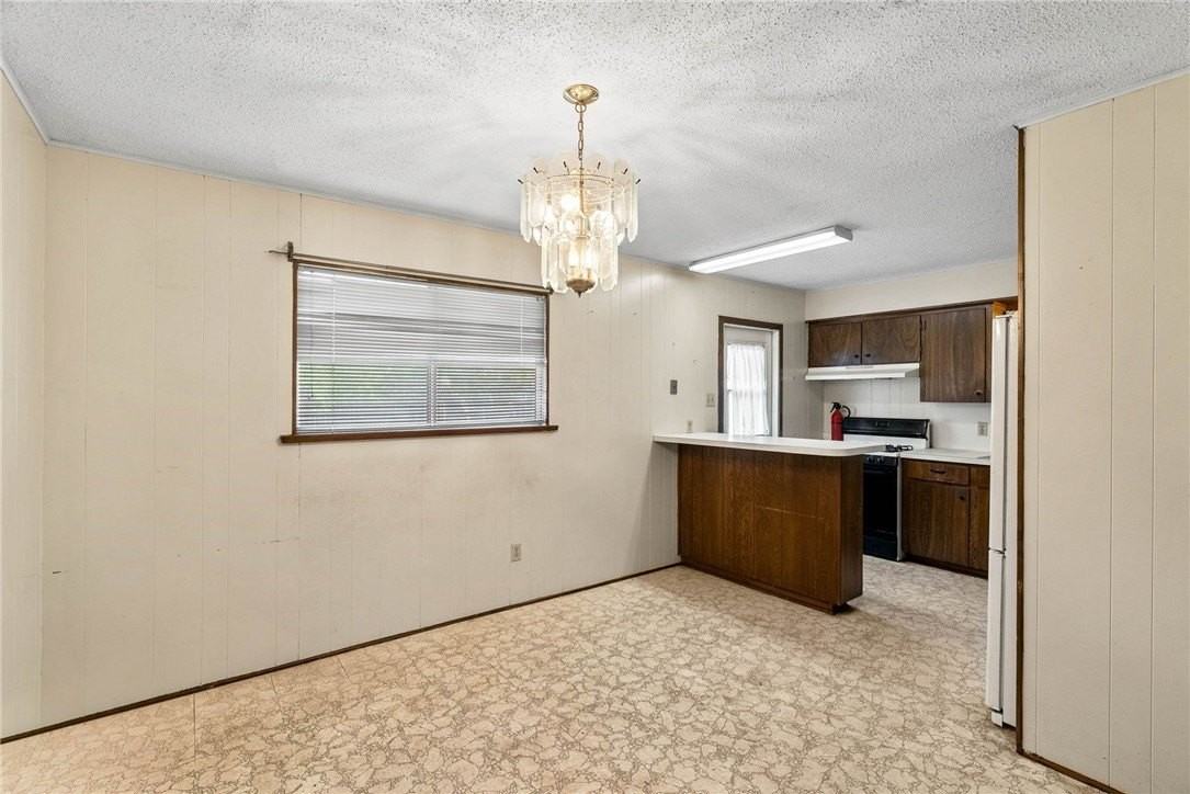 1829 Lesle Ln - Photo 3 of 12