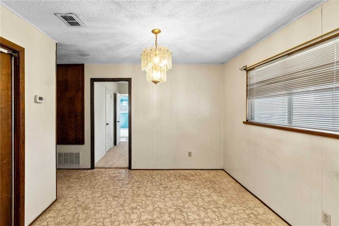 1829 Lesle Ln - Photo 4 of 12