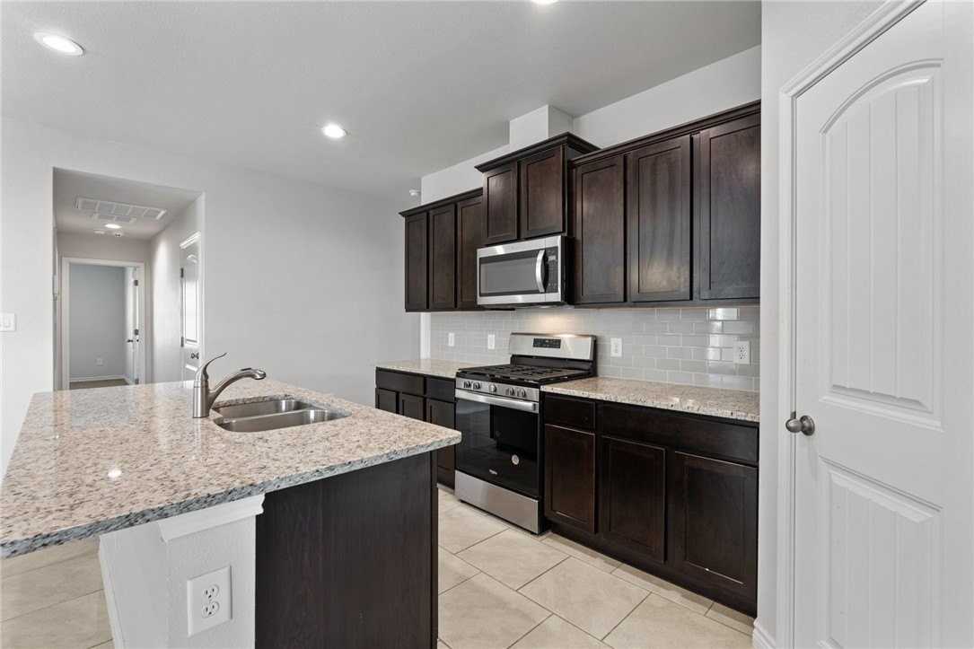 7713 Lariat Toss Dr - Photo 7 of 27