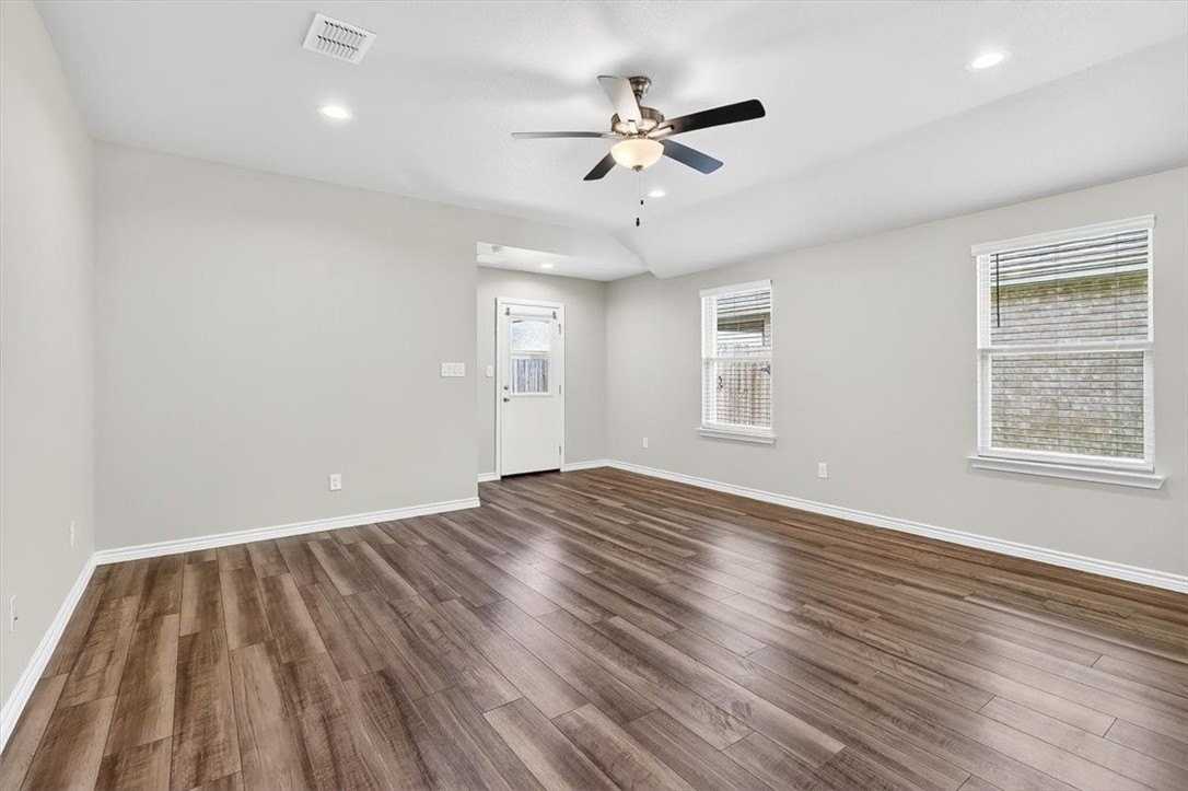 7326 Tristan Dr - Photo 7 of 39
