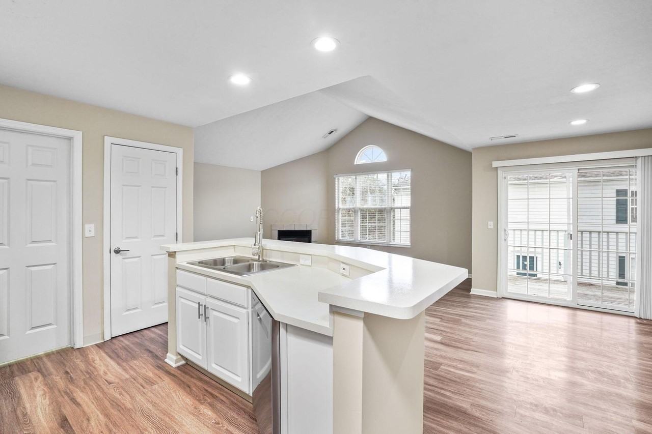 5027 Stratford Pine Ln - Photo 2 of 37