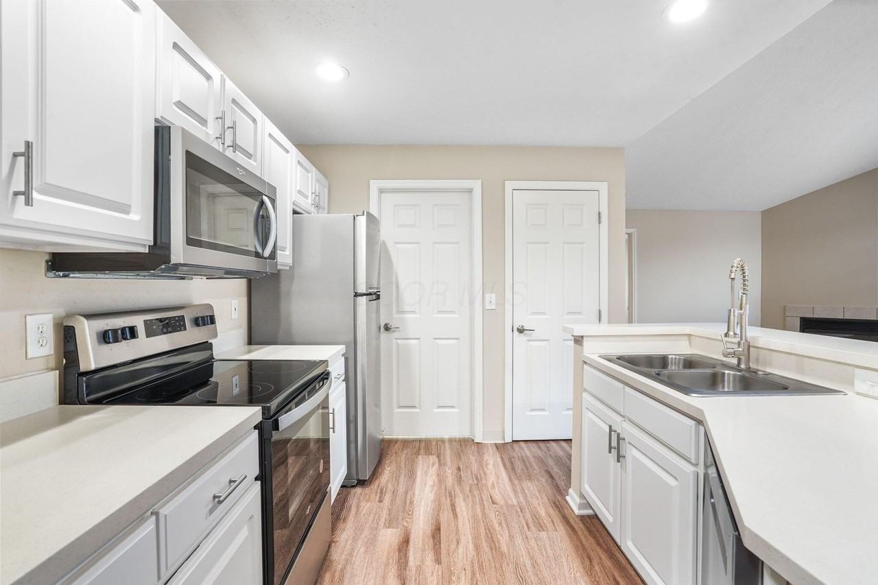 5027 Stratford Pine Ln - Photo 3 of 37