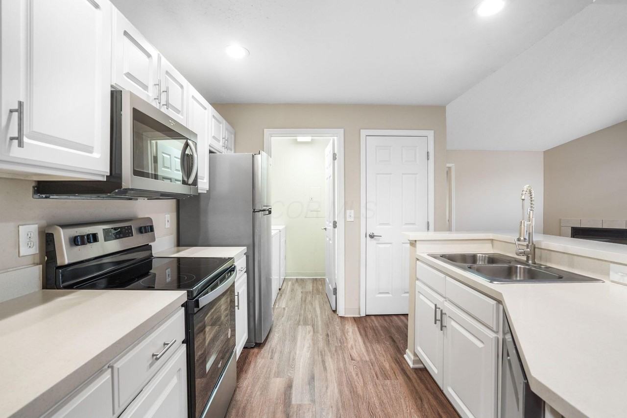 5027 Stratford Pine Ln - Photo 4 of 37