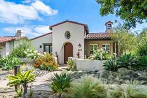 featured image of 8263 Santaluz Village Grn N