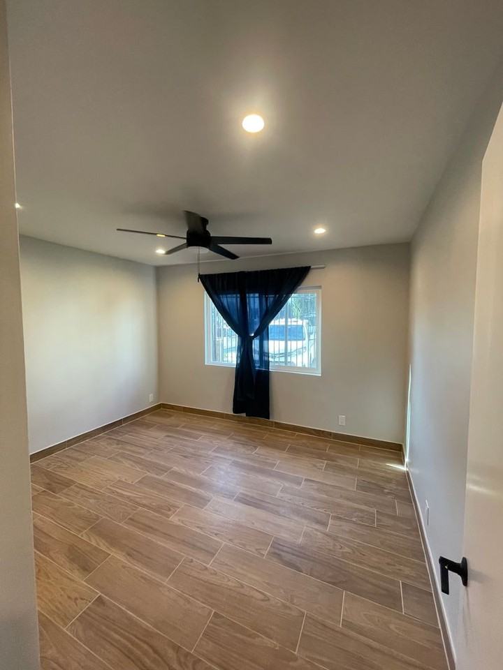 MANHATTAN LUXURY APARTMENTS LLC - Photo 2 of 16