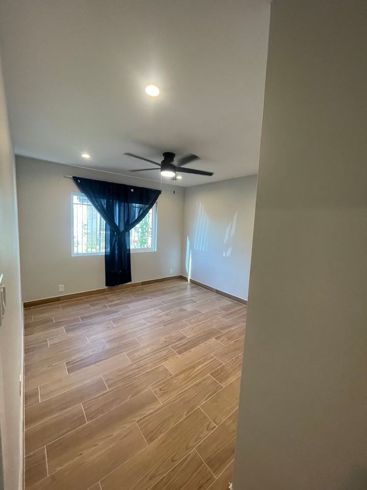 MANHATTAN LUXURY APARTMENTS LLC - Photo 3 of 16