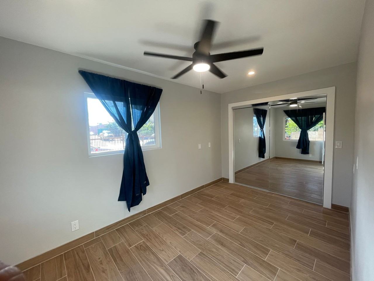 MANHATTAN LUXURY APARTMENTS LLC - Photo 7 of 16