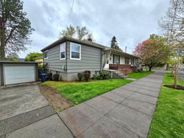 featured image of 3714 Se Gladstone St