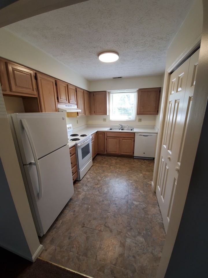 122 Alderman Dr - Photo 4 of 29