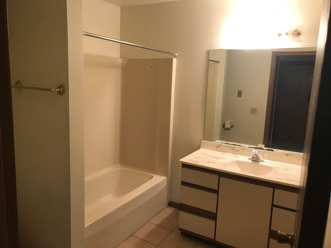 805 Columbus St #3 - Photo 7 of 8