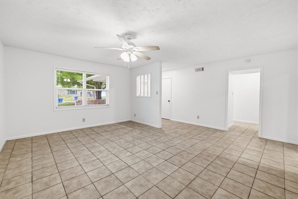 301 Manor Dr - Photo 2 of 19