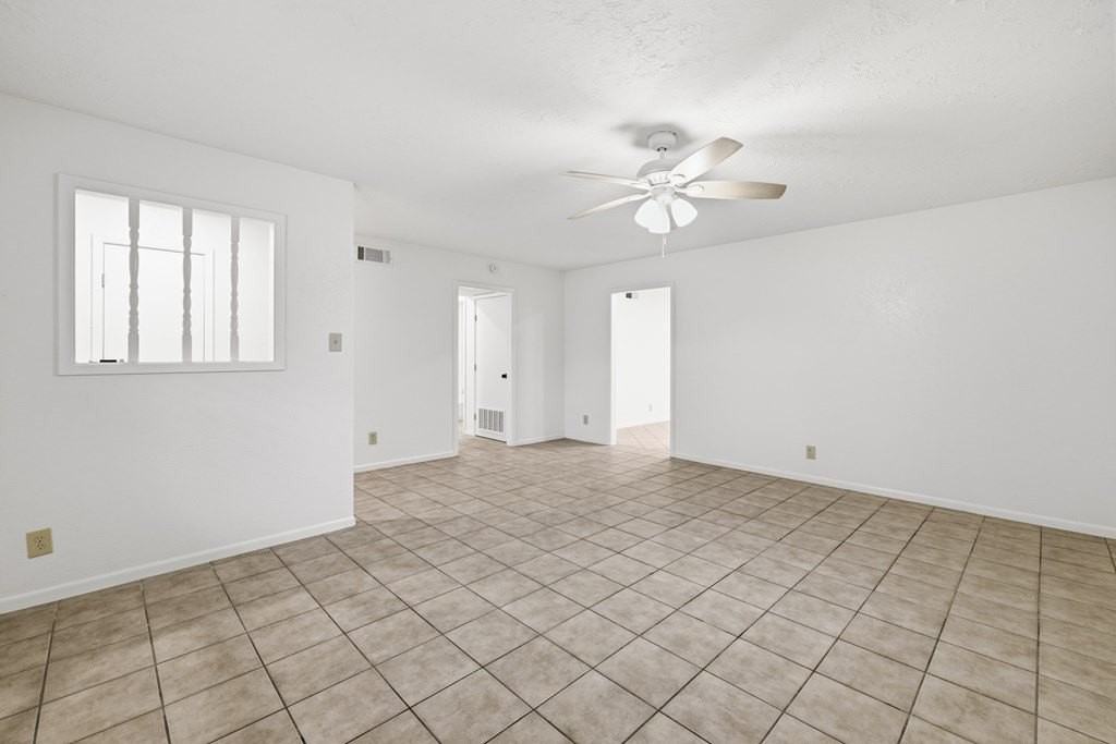 301 Manor Dr - Photo 3 of 19