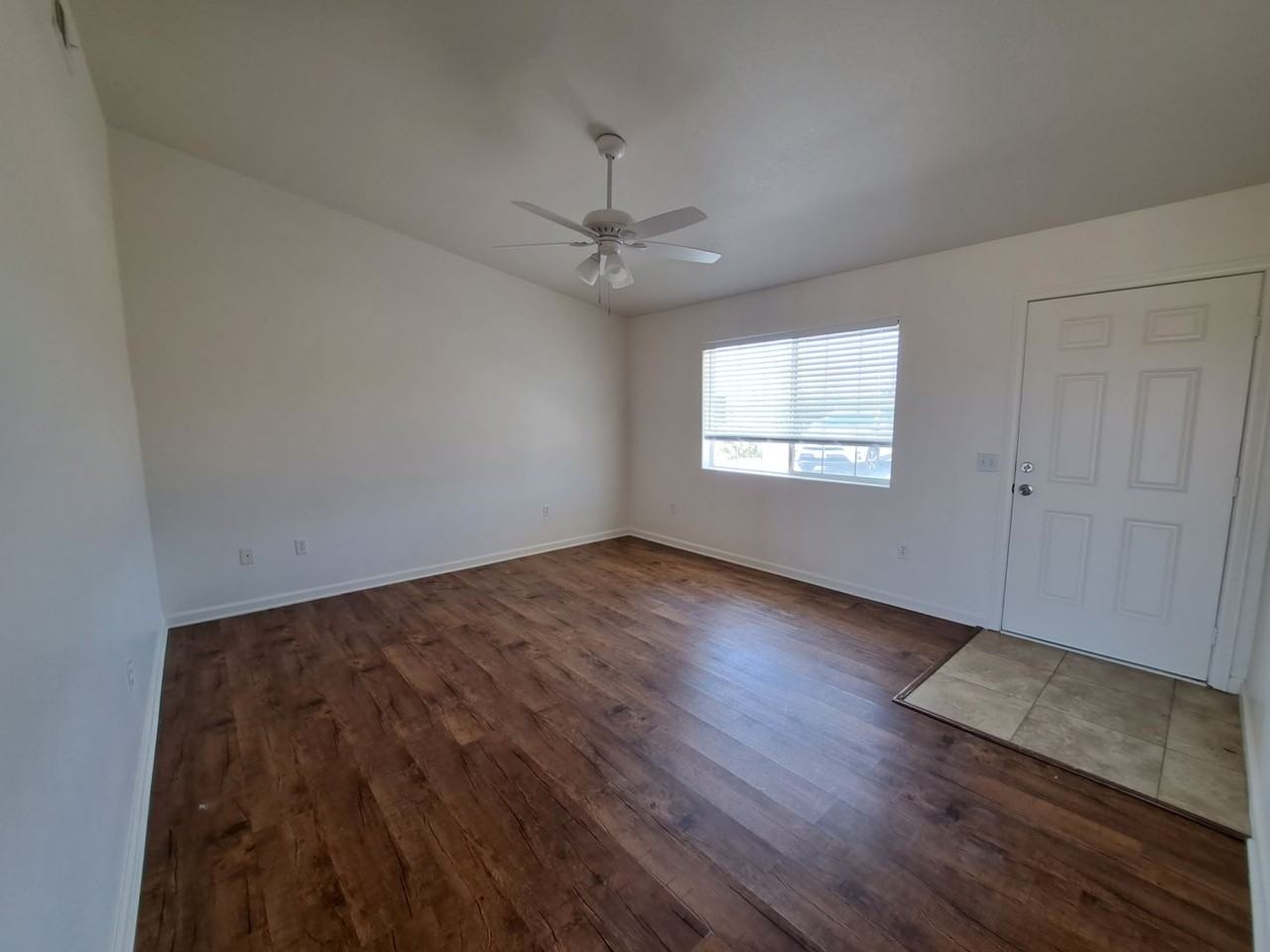 57876 Saratoga Ave - Photo 4 of 11