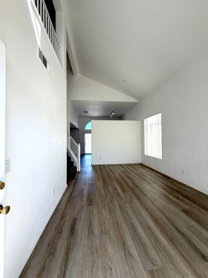 846 Zinnia Cir - Photo 3 of 40