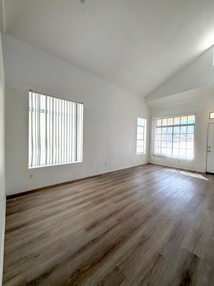 846 Zinnia Cir - Photo 4 of 40