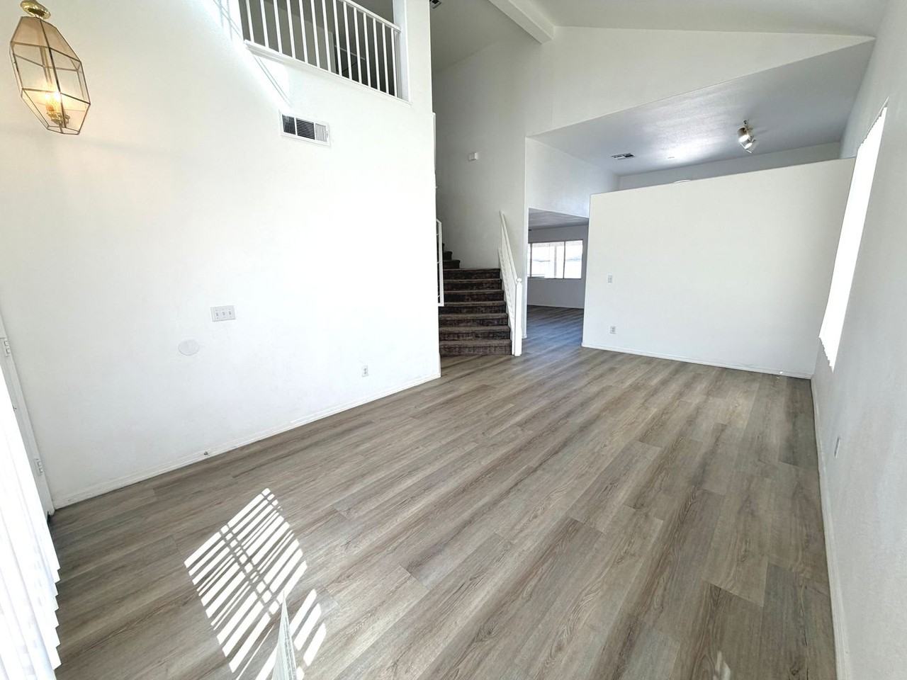 846 Zinnia Cir - Photo 5 of 40