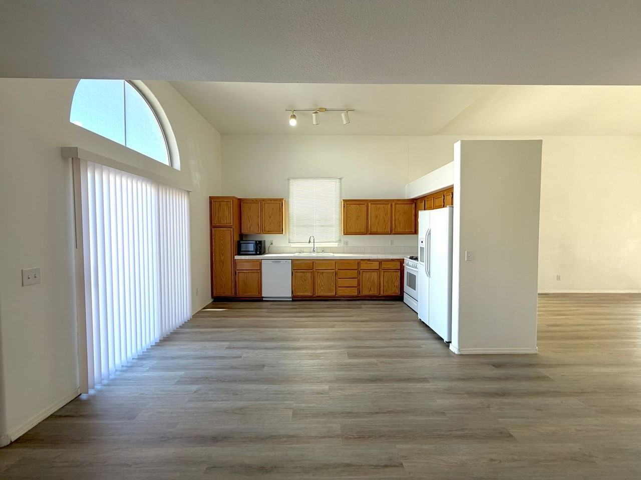 846 Zinnia Cir - Photo 6 of 40