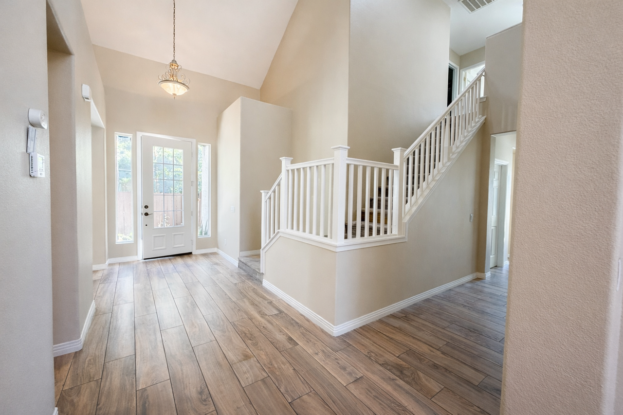 651 Poets Sq - Photo 3 of 12