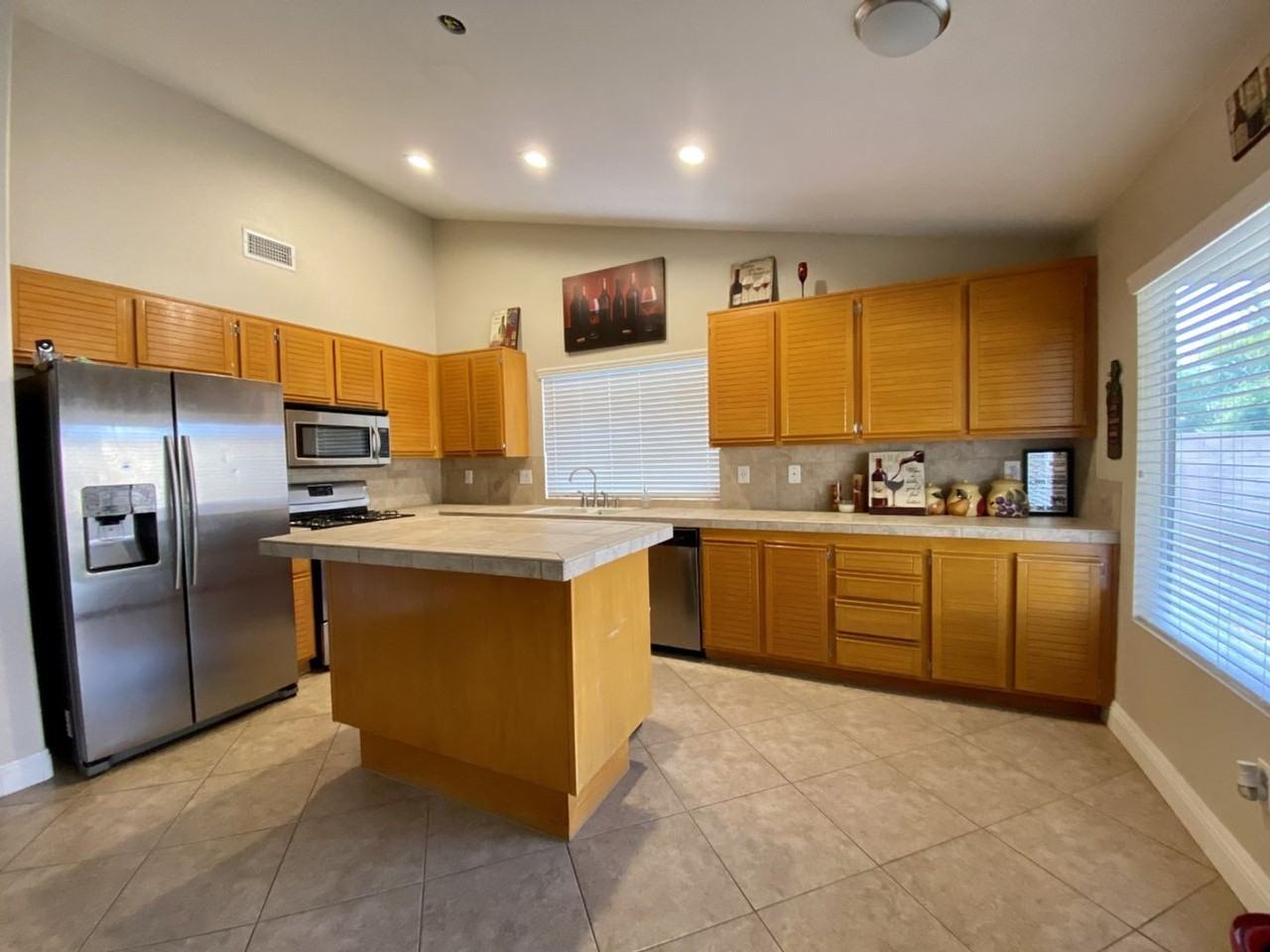 371 Dylan Cir - Photo 2 of 5