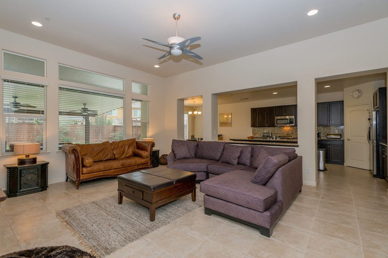 3744 Richmond Ave - Photo 4 of 27