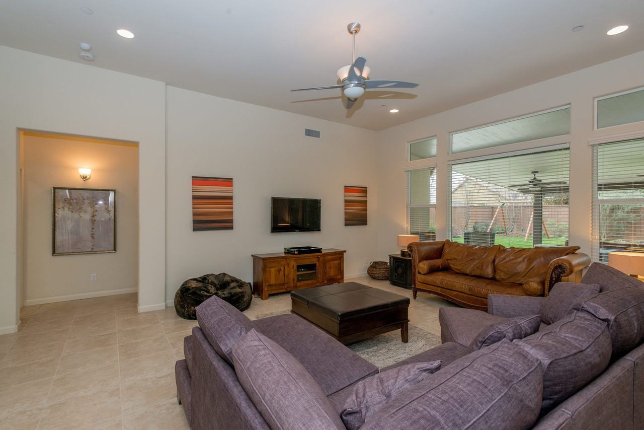 3744 Richmond Ave - Photo 5 of 27