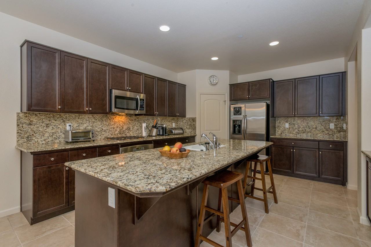 3744 Richmond Ave - Photo 7 of 27