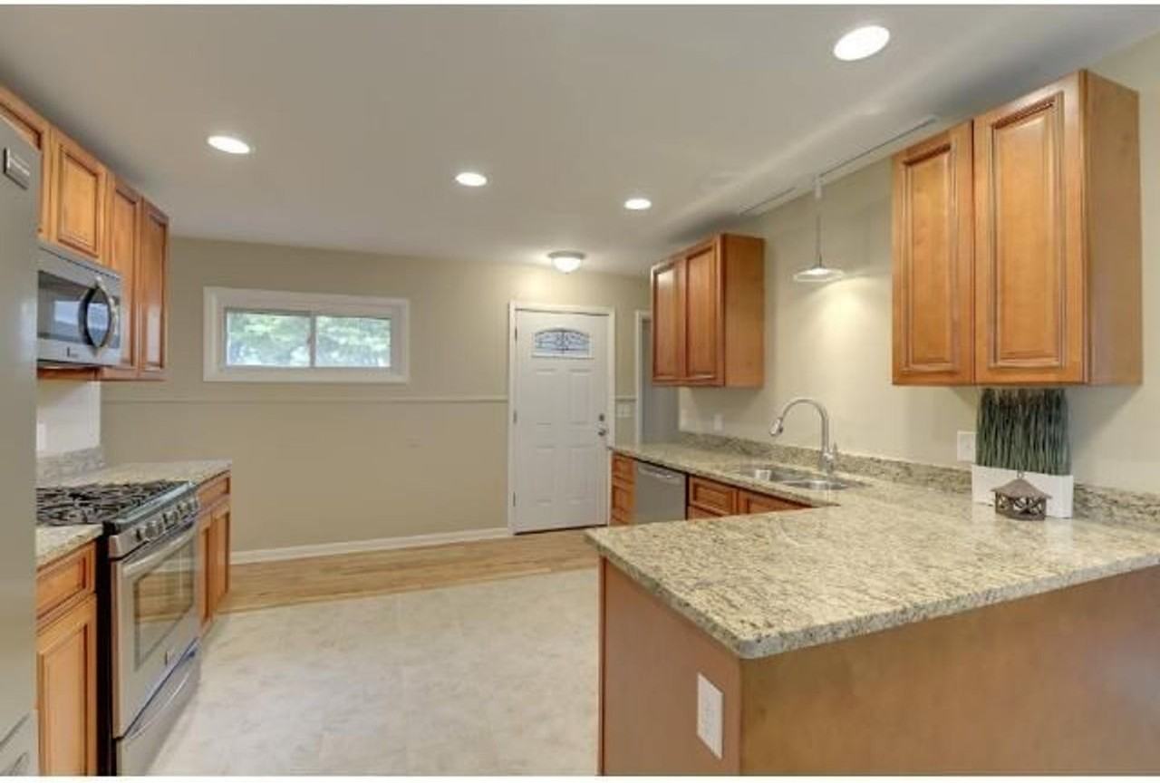 4224 Edgewood Ave N - Photo 3 of 20