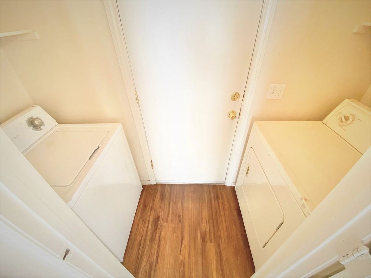 3383 Sparrow Heights Ave - Photo 3 of 20