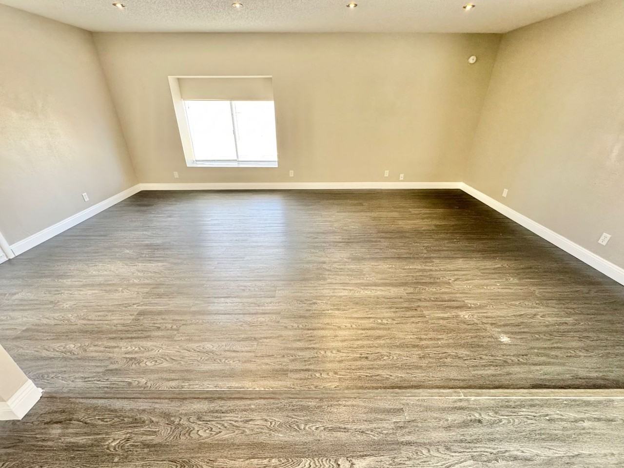 6323 Silverfield Dr - Photo 2 of 29