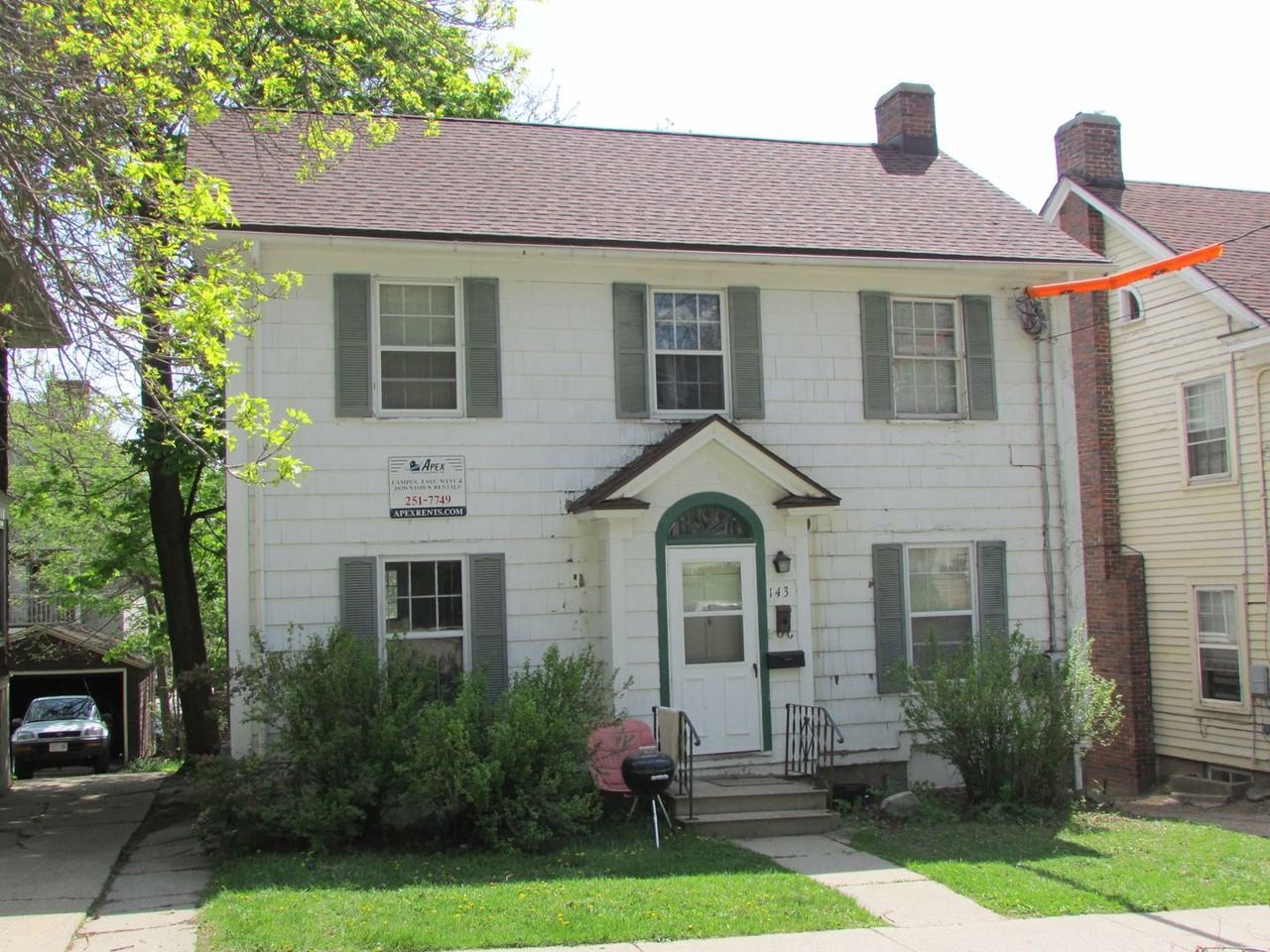 143 Lathrop St - Photo 6 of 50