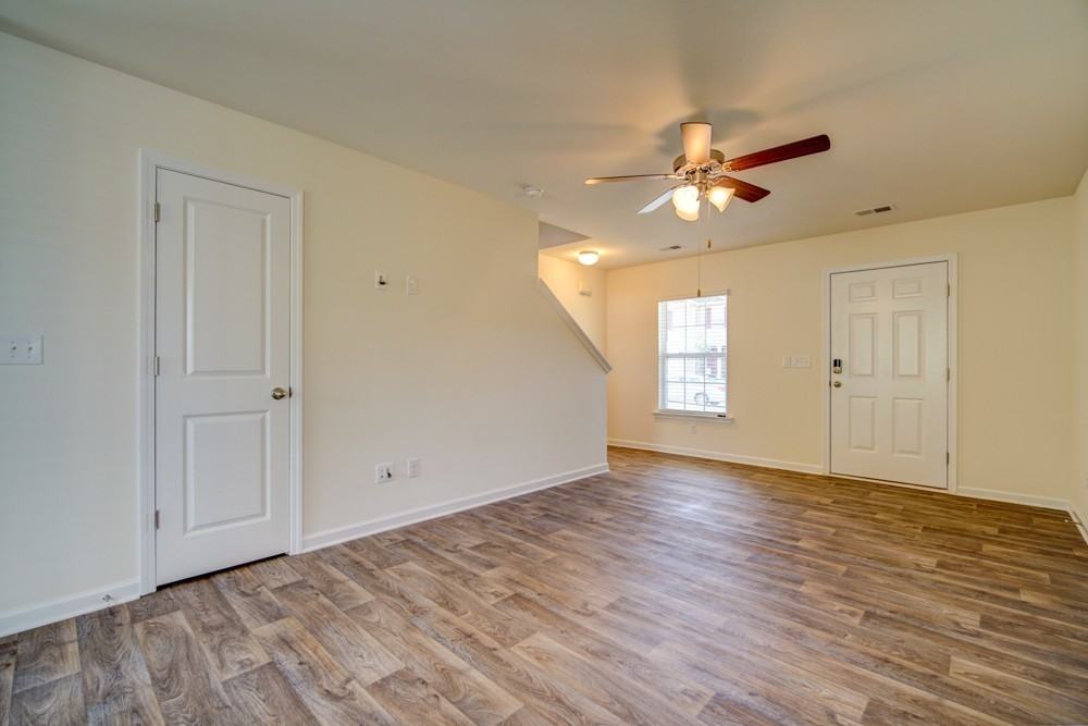 584 Craftsman Ln - Photo 5 of 35