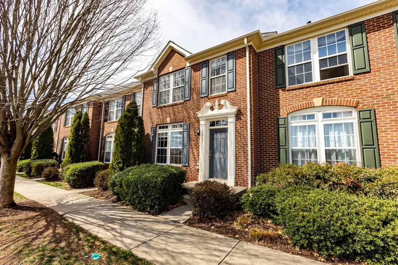 2042 Lockwood Dr - Photo 2 of 50