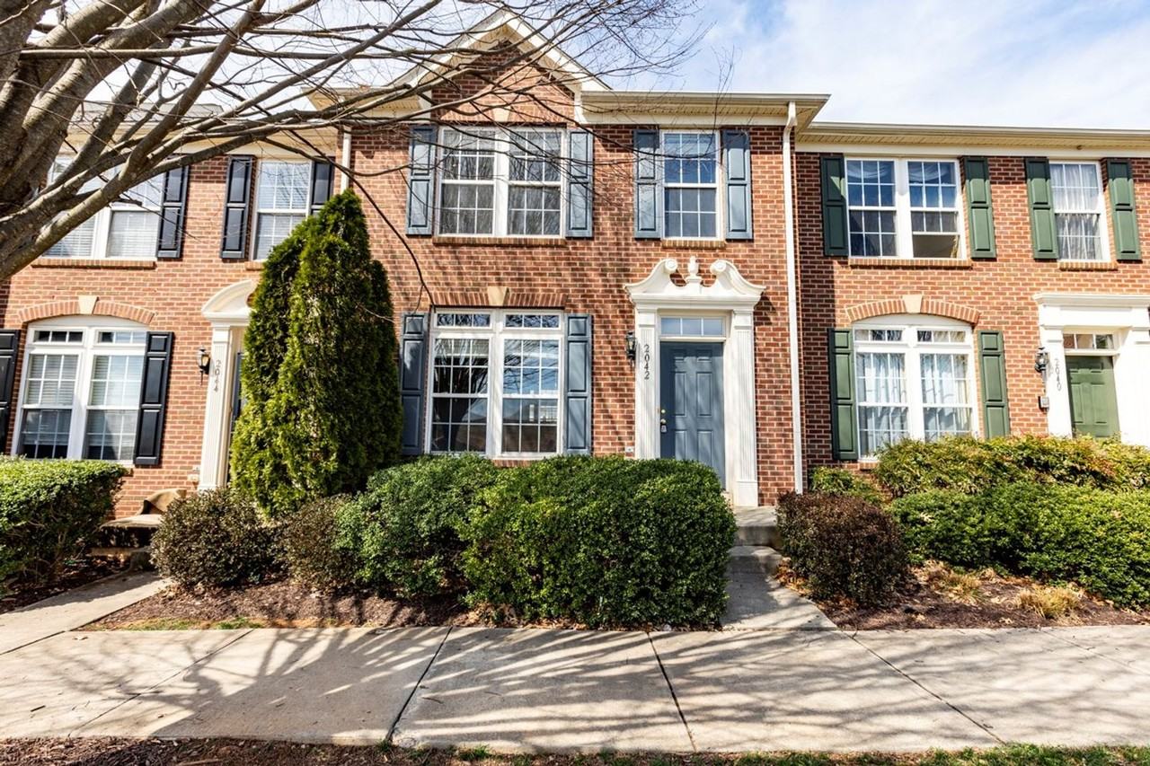 2042 Lockwood Dr - Photo 3 of 50