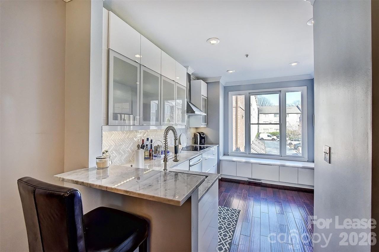 343 W 7th St - Photo 2 of 27