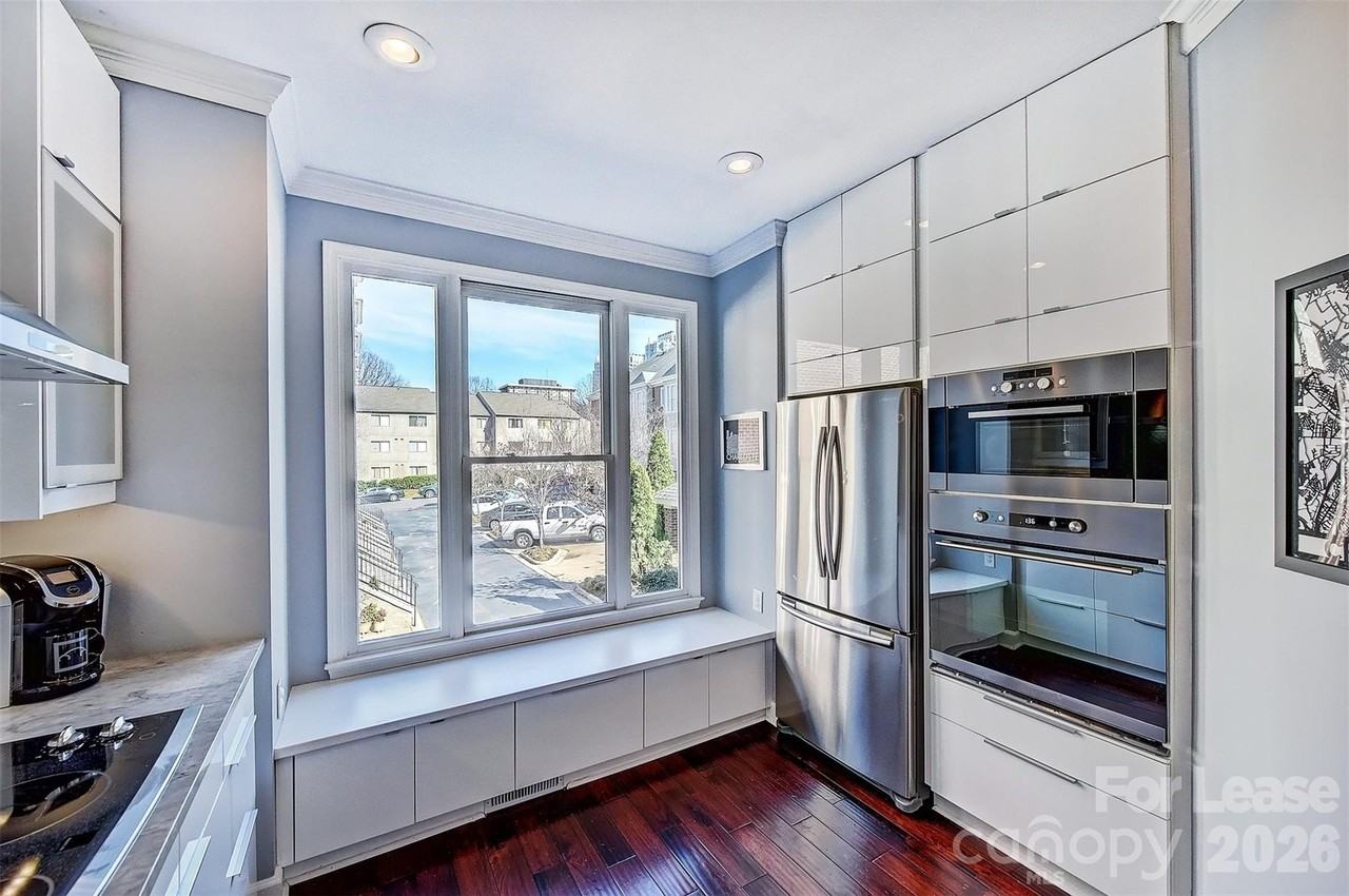 343 W 7th St - Photo 3 of 27