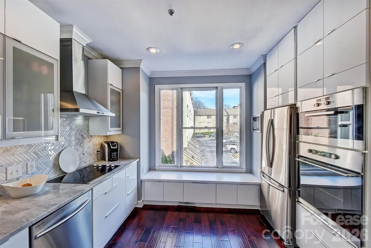 343 W 7th St - Photo 4 of 27