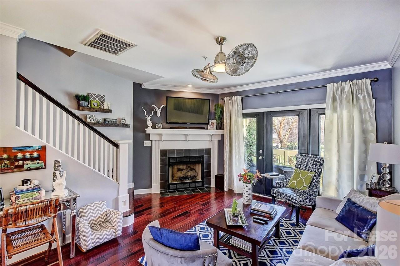 343 W 7th St - Photo 6 of 27